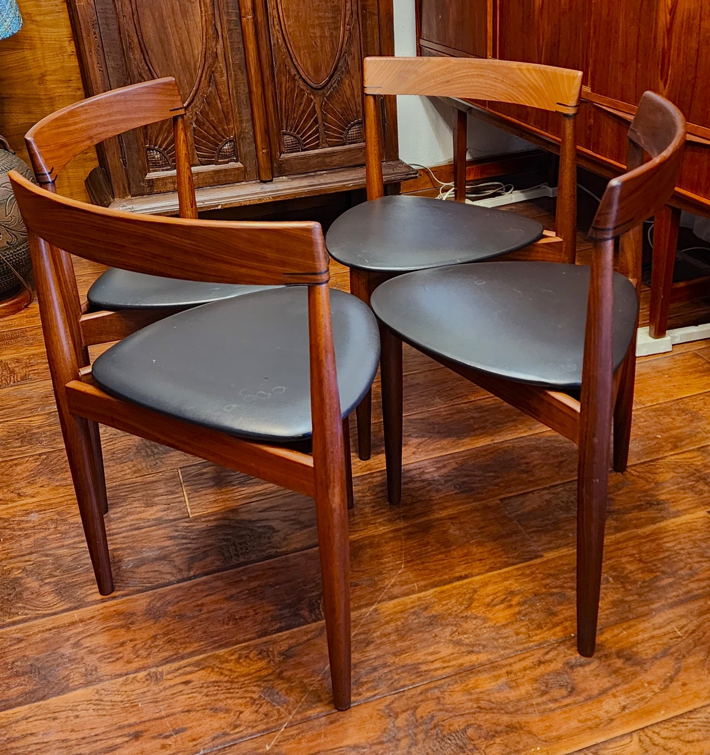 REFINISHED Danish MCM ROUNDETTE Teak Extension Table & 4 Chairs by Hans Olsen