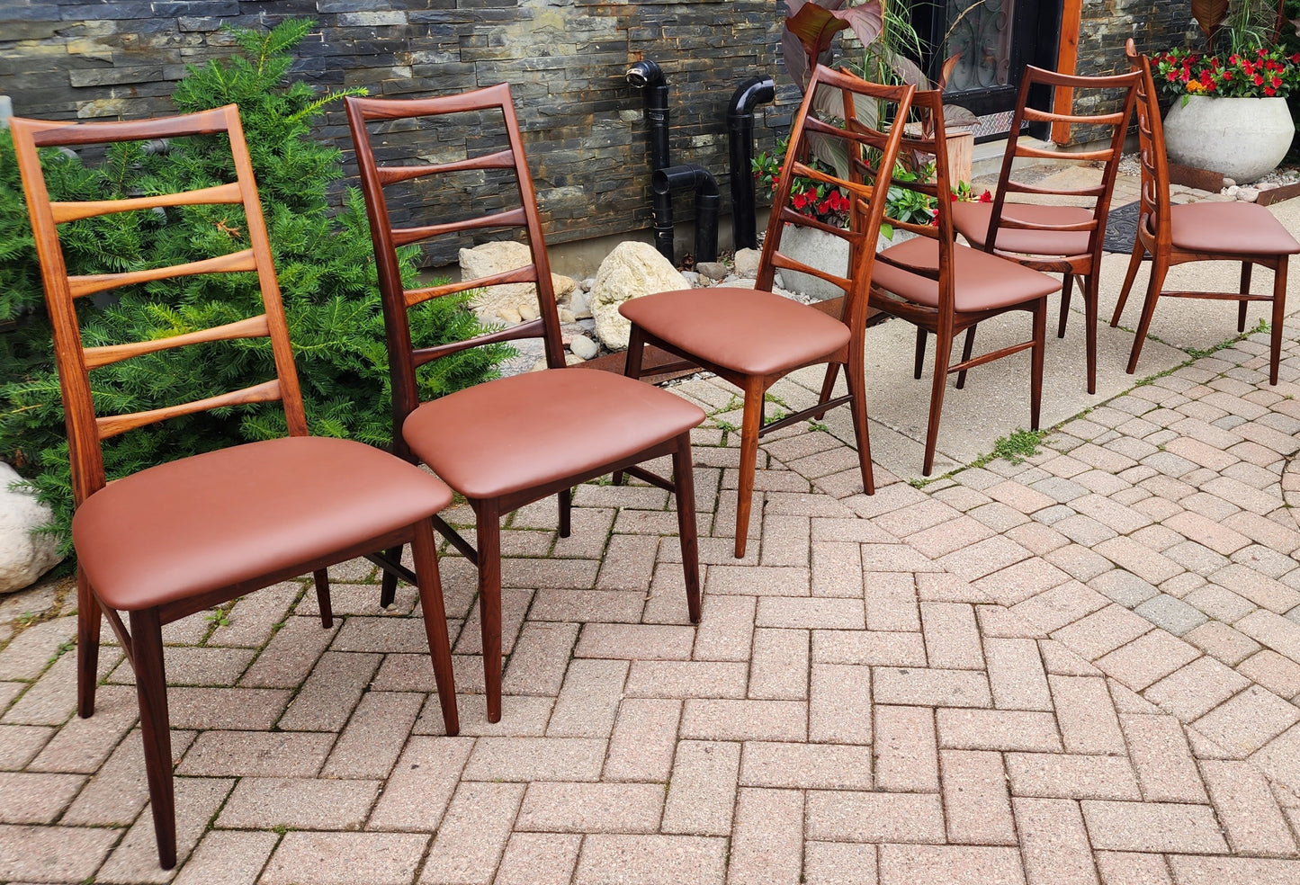 Danish MCN draw leaf rosewood table by Johannes Andersen 63"-102" & 6 Lis chairs by Niels Kofoed
