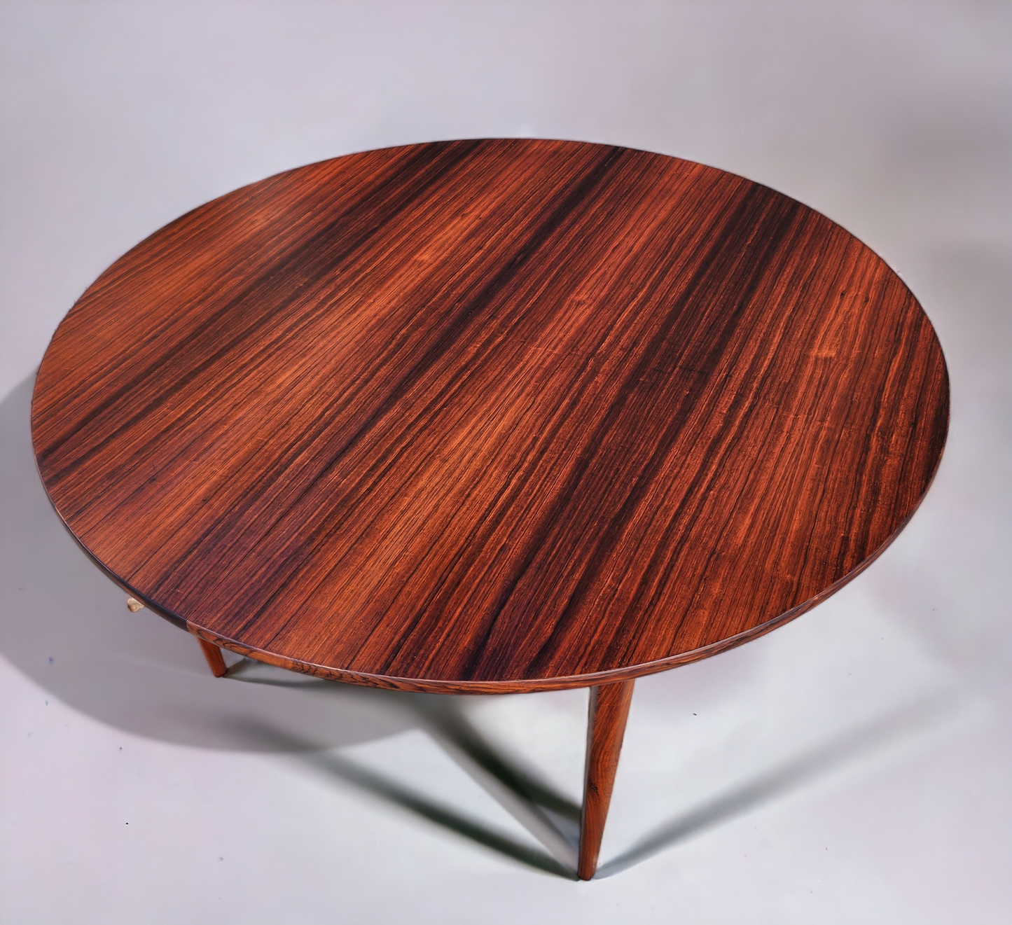 REFINISHED Danish MCM Rio Rosewood Table Round to Oval by Niels Moller 50"-78" Model 15, Selfstoring