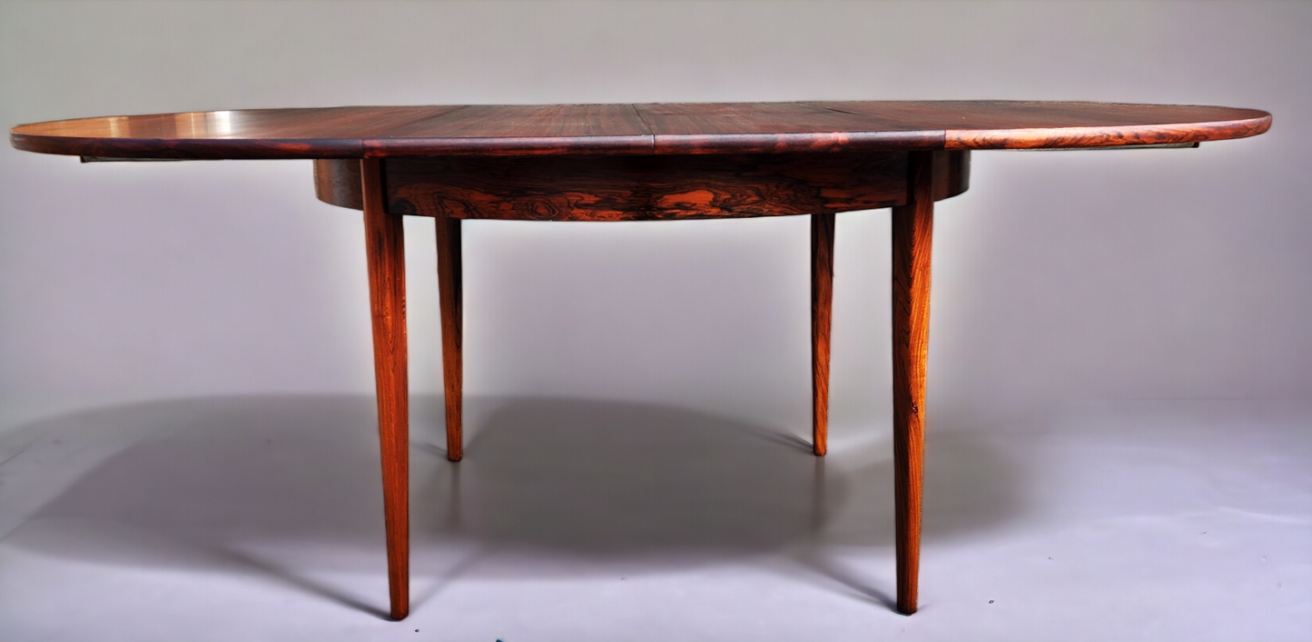 REFINISHED Danish MCM Rio Rosewood Table Round to Oval by Niels Moller 50"-78" Model 15, Selfstoring