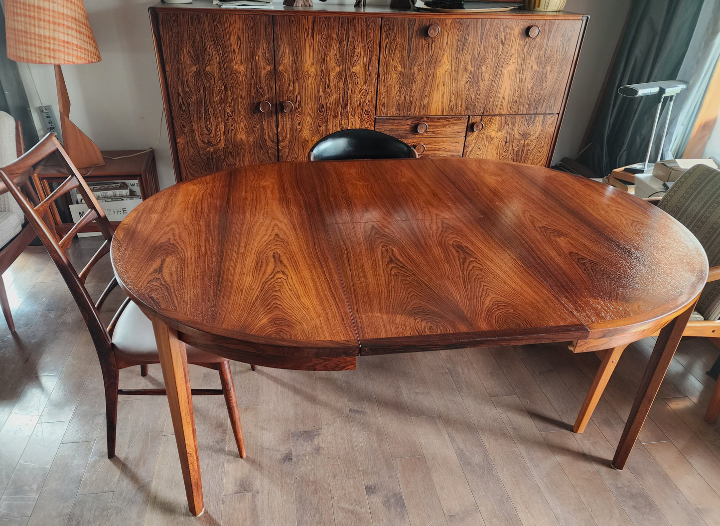 REFINISHED Danish MCM Rosewood Table Round w 2 Leaves by H.Rosengren Hansen 47"- 86"