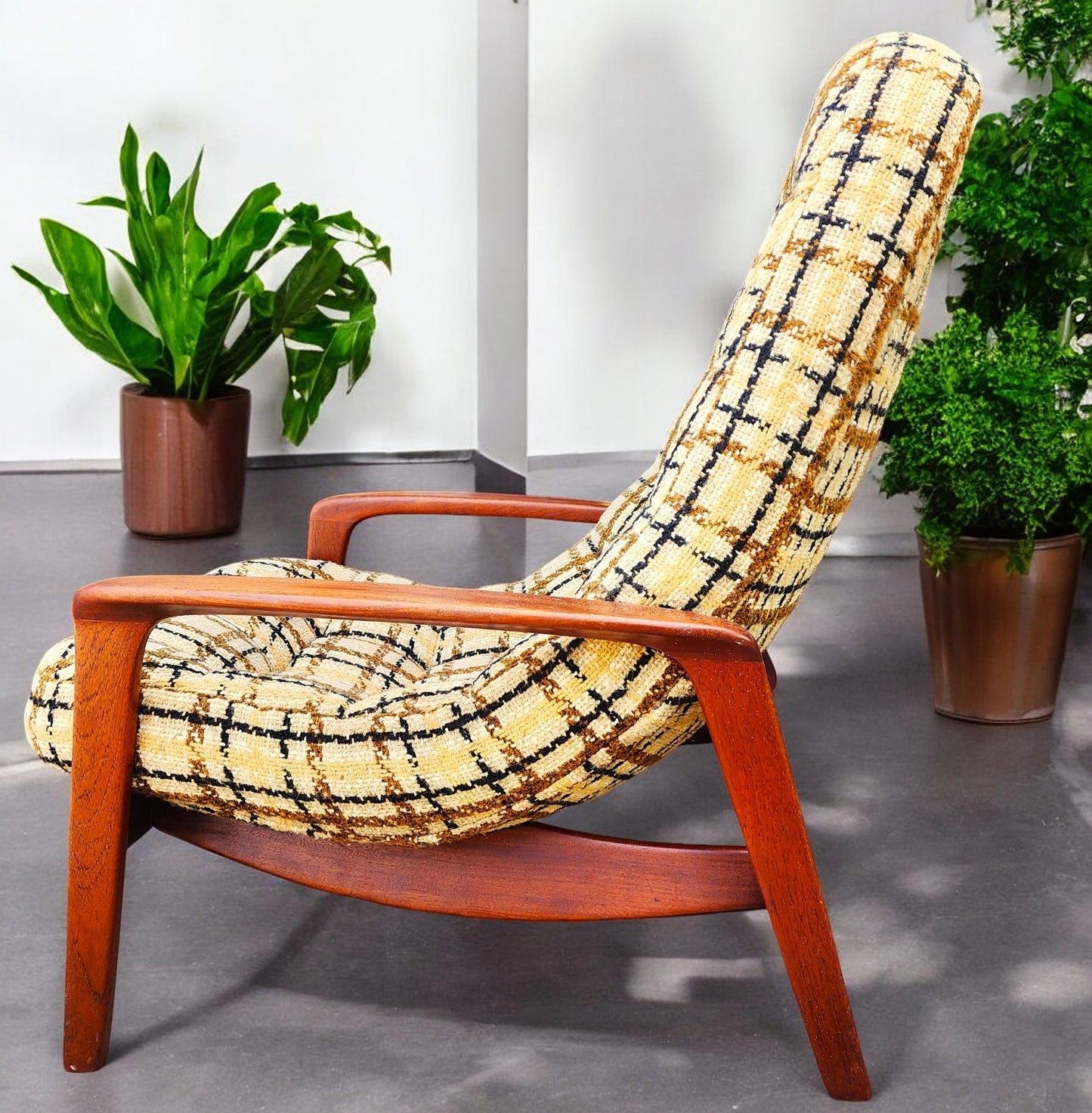REFINISHED Mid Century Modern R.Huber Teak Scoop Lounge Chair