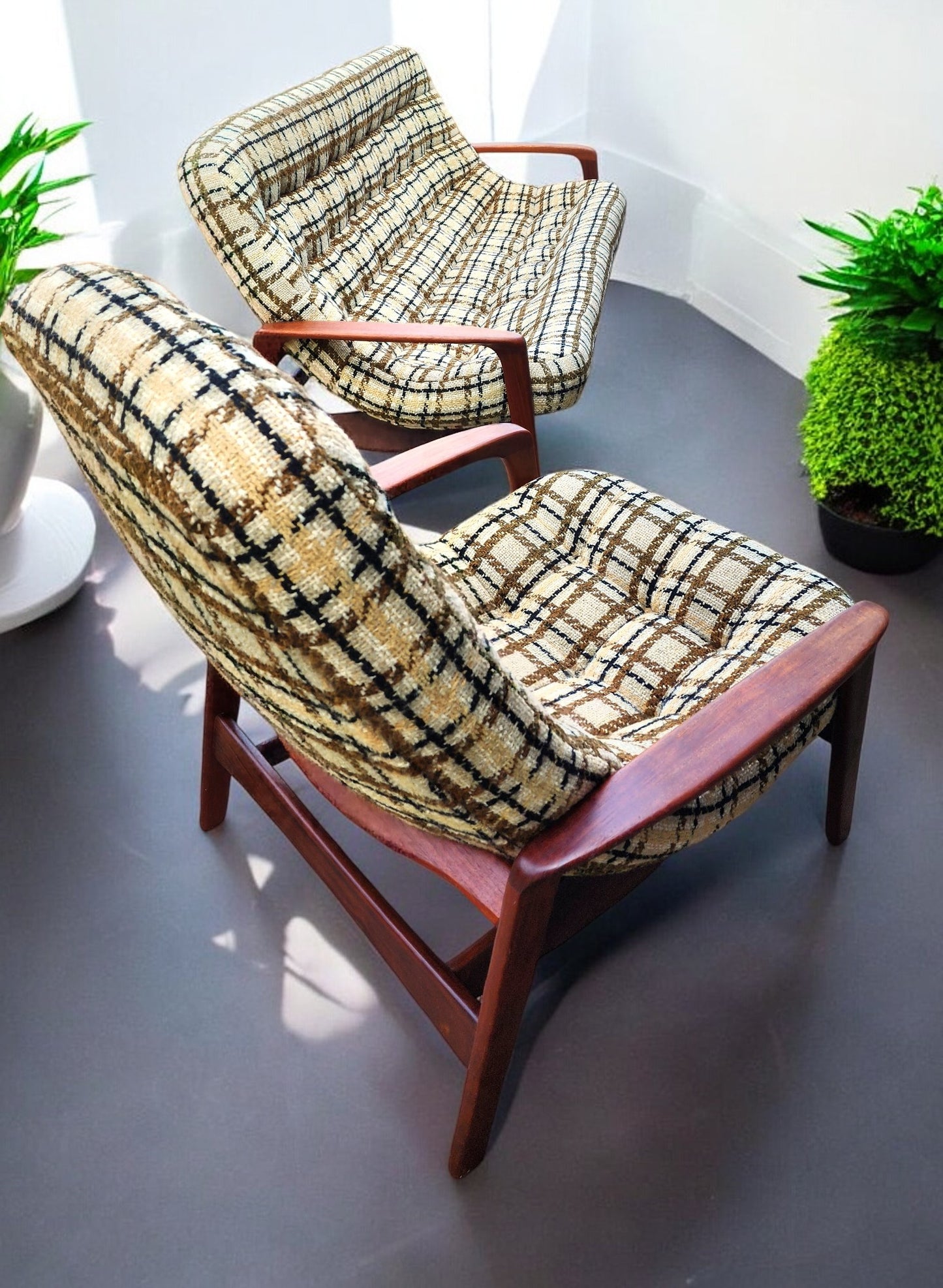REFINISHED Mid Century Modern R.Huber Teak Scoop Lounge Chair