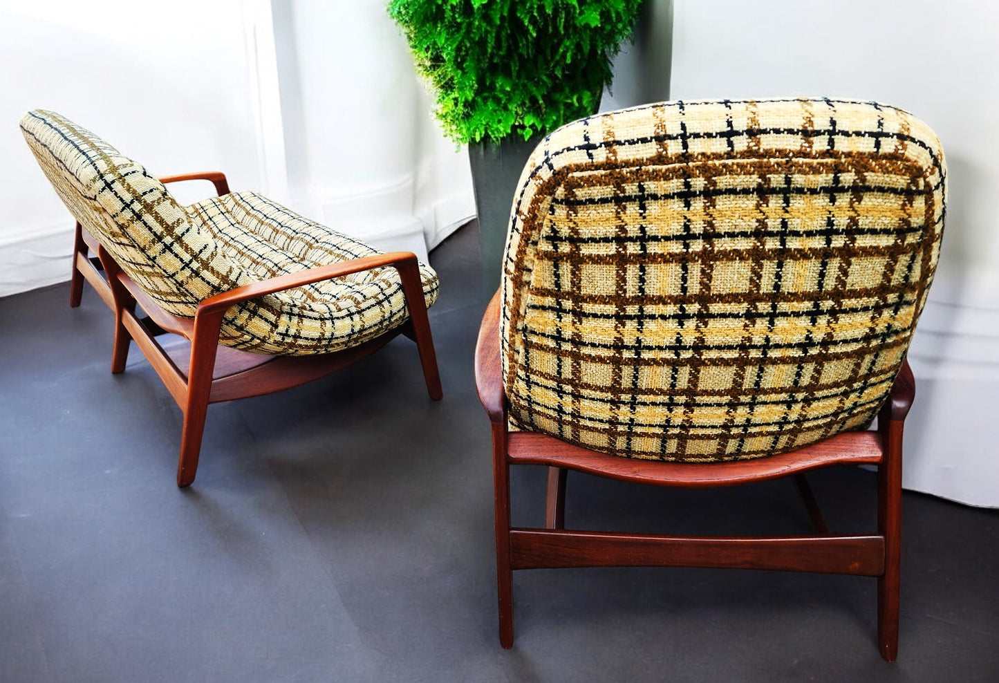 REFINISHED Mid Century Modern R.Huber Teak Scoop Lounge Chair