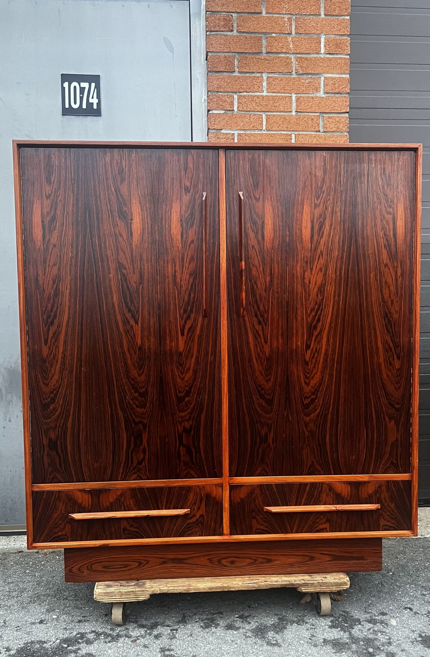 RESTORED Mid Century Modern Rosewood Queen bed w nightstands, dresser & tallboy