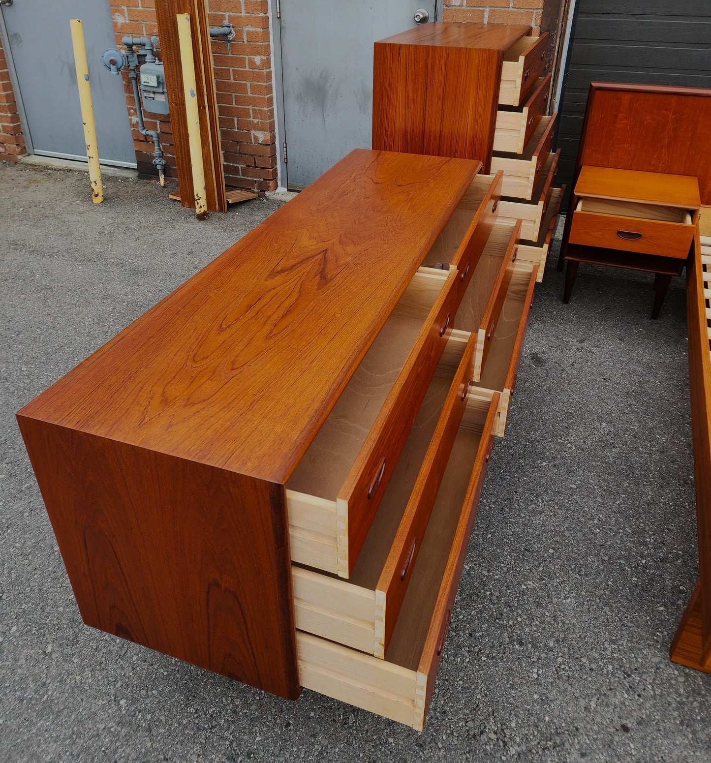 RESTORED Mid Century Modern Teak Queen Bed w Nightstands & 2 Dressers