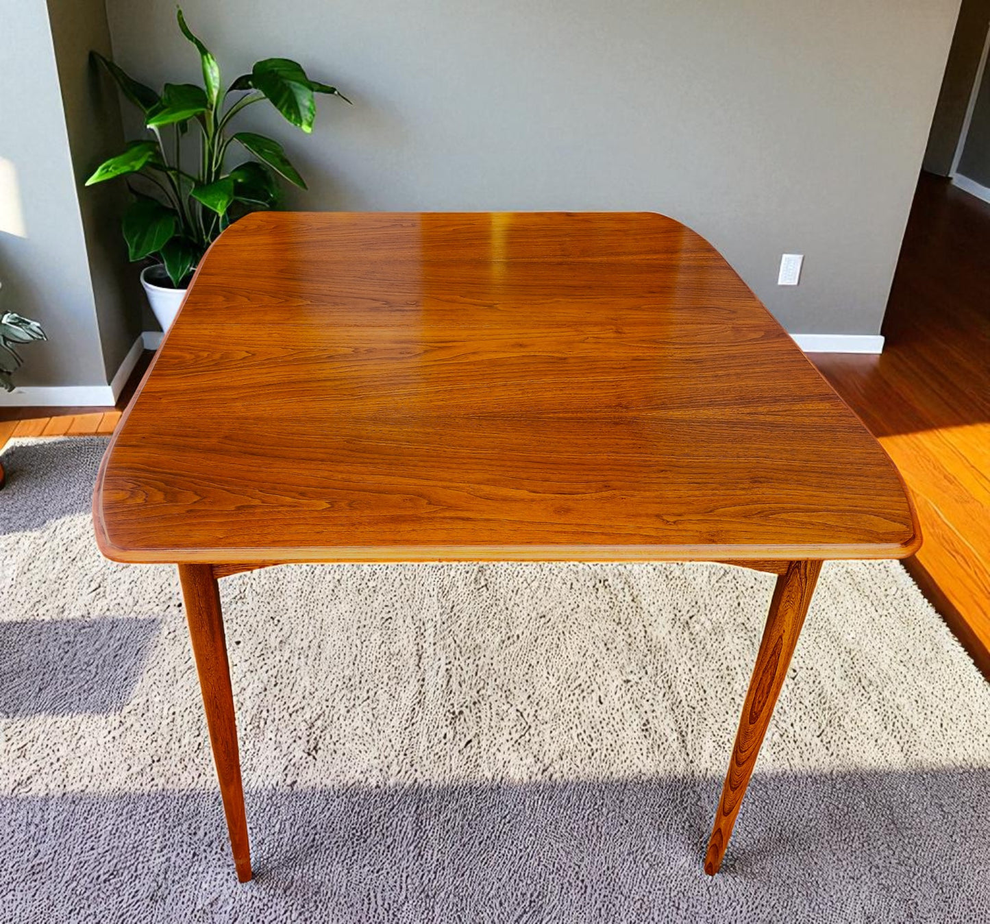 REFINISHED MCM Walnut Dining Table w 2 leaves by Deilcraft, 4-6 ft