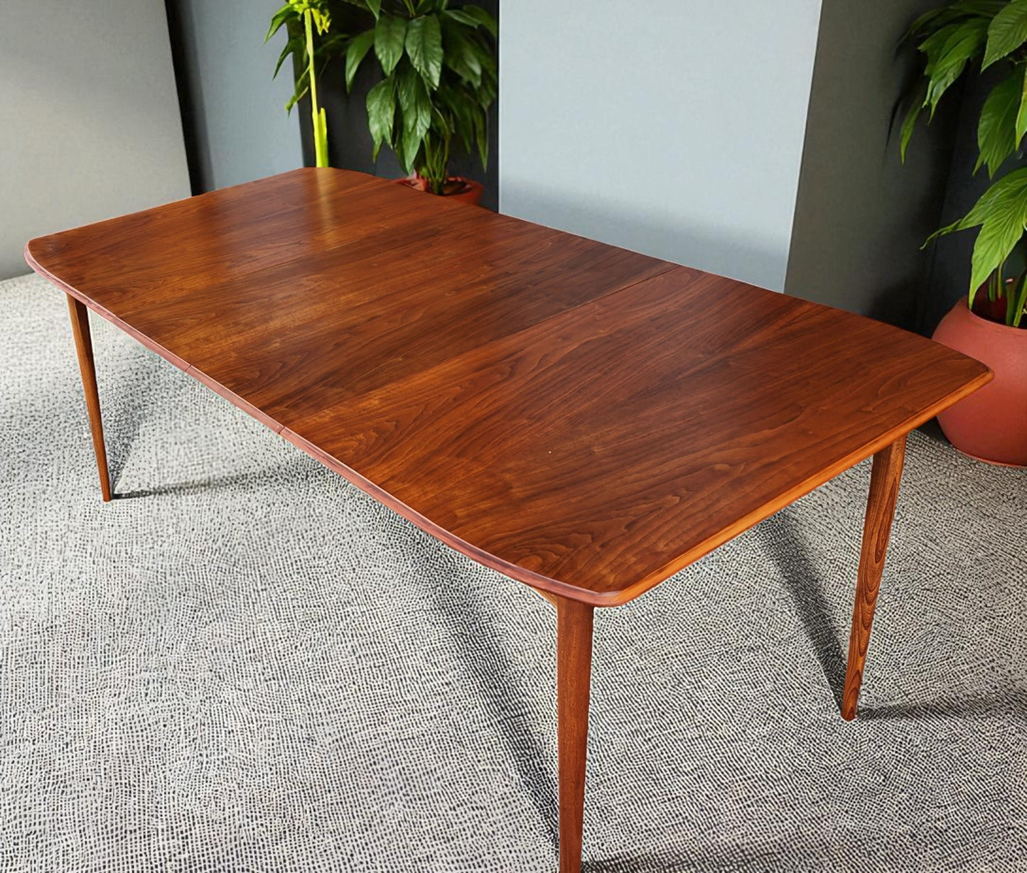 REFINISHED MCM Walnut Dining Table w 2 leaves by Deilcraft, 4-6 ft