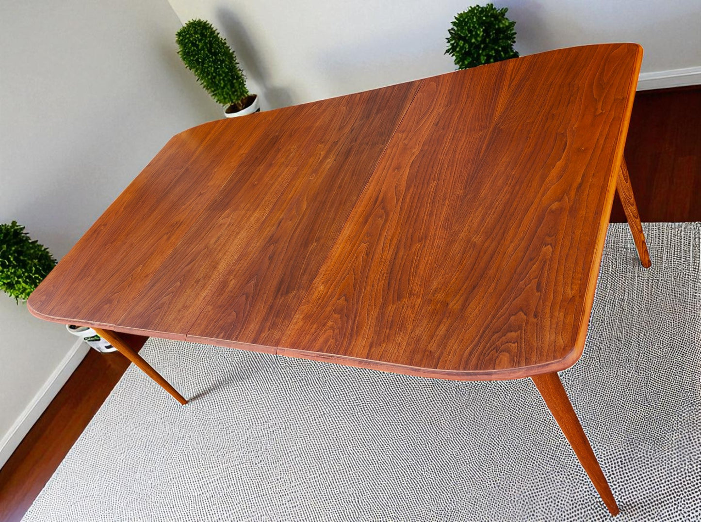REFINISHED MCM Walnut Dining Table w 2 leaves by Deilcraft, 4-6 ft