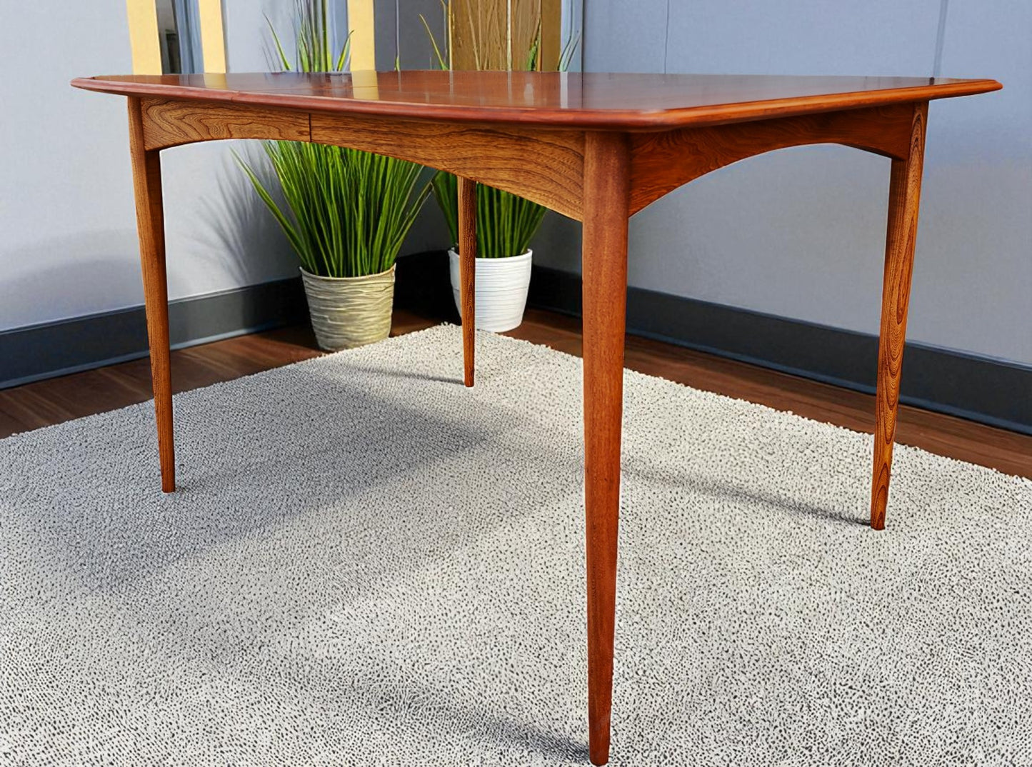 REFINISHED MCM Walnut Dining Table w 2 leaves by Deilcraft, 4-6 ft
