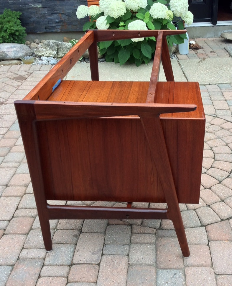Mid Century Modern Teak Desk by Arne Vodder and Anton Borg for Vamo in perfect condition - Mid Century Modern Toronto