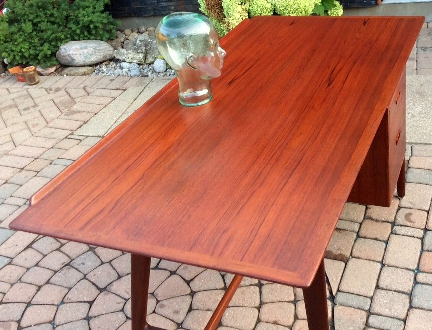 Mid Century Modern Teak Desk by Arne Vodder and Anton Borg for Vamo in perfect condition - Mid Century Modern Toronto
