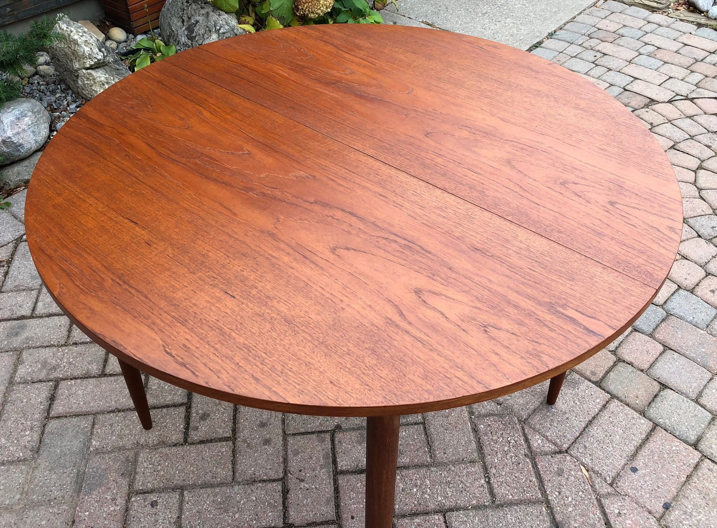 REFINISHED MCM Round to Oval Teak Table w 3 Leaves 41.5"-93" perfect - Mid Century Modern Toronto
