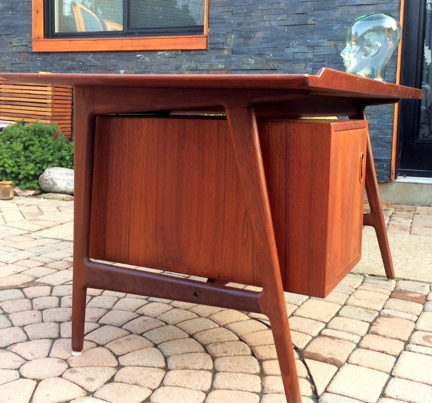 Mid Century Modern Teak Desk by Arne Vodder and Anton Borg for Vamo in perfect condition - Mid Century Modern Toronto