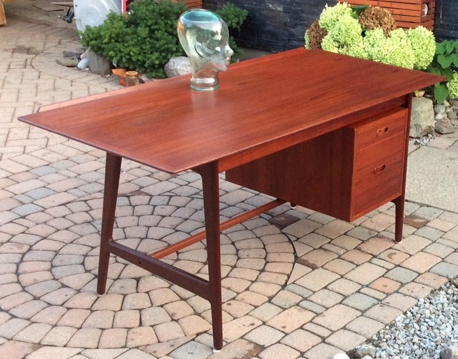 Mid Century Modern Teak Desk by Arne Vodder and Anton Borg for Vamo in perfect condition - Mid Century Modern Toronto