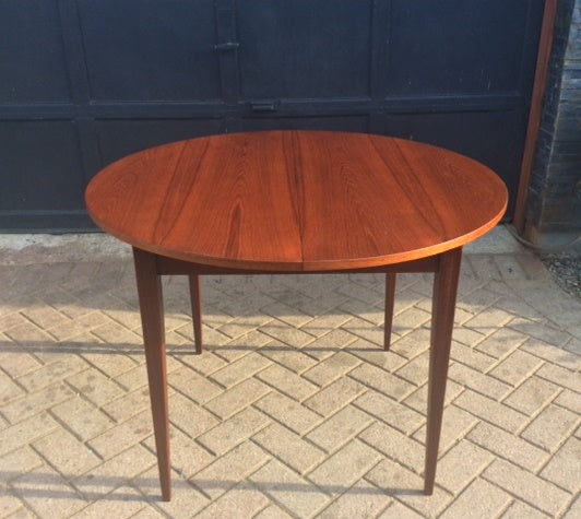 Small REFINISHED MCM Teak Table Round to Oval w 1 Leaf 40"-52" - Mid Century Modern Toronto