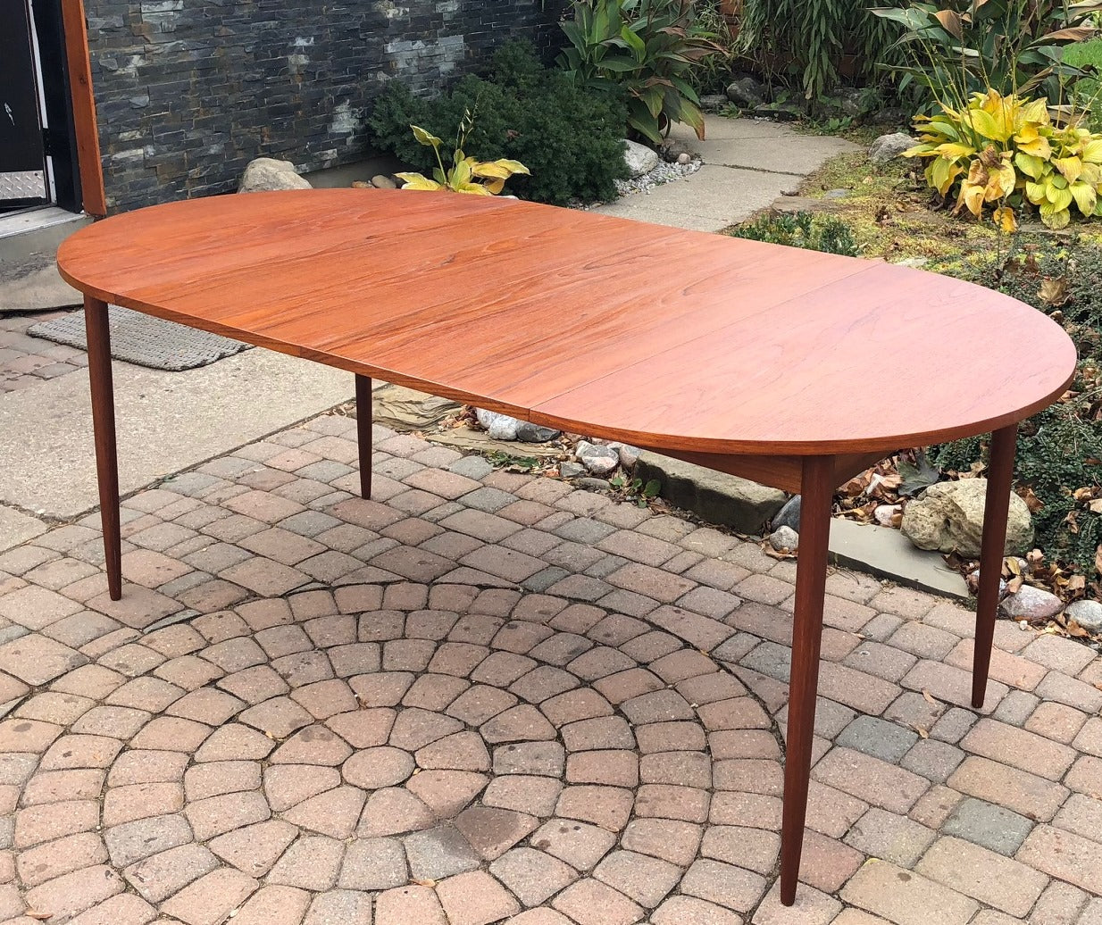 REFINISHED MCM Round to Oval Teak Table w 3 Leaves 41.5"-93" perfect - Mid Century Modern Toronto