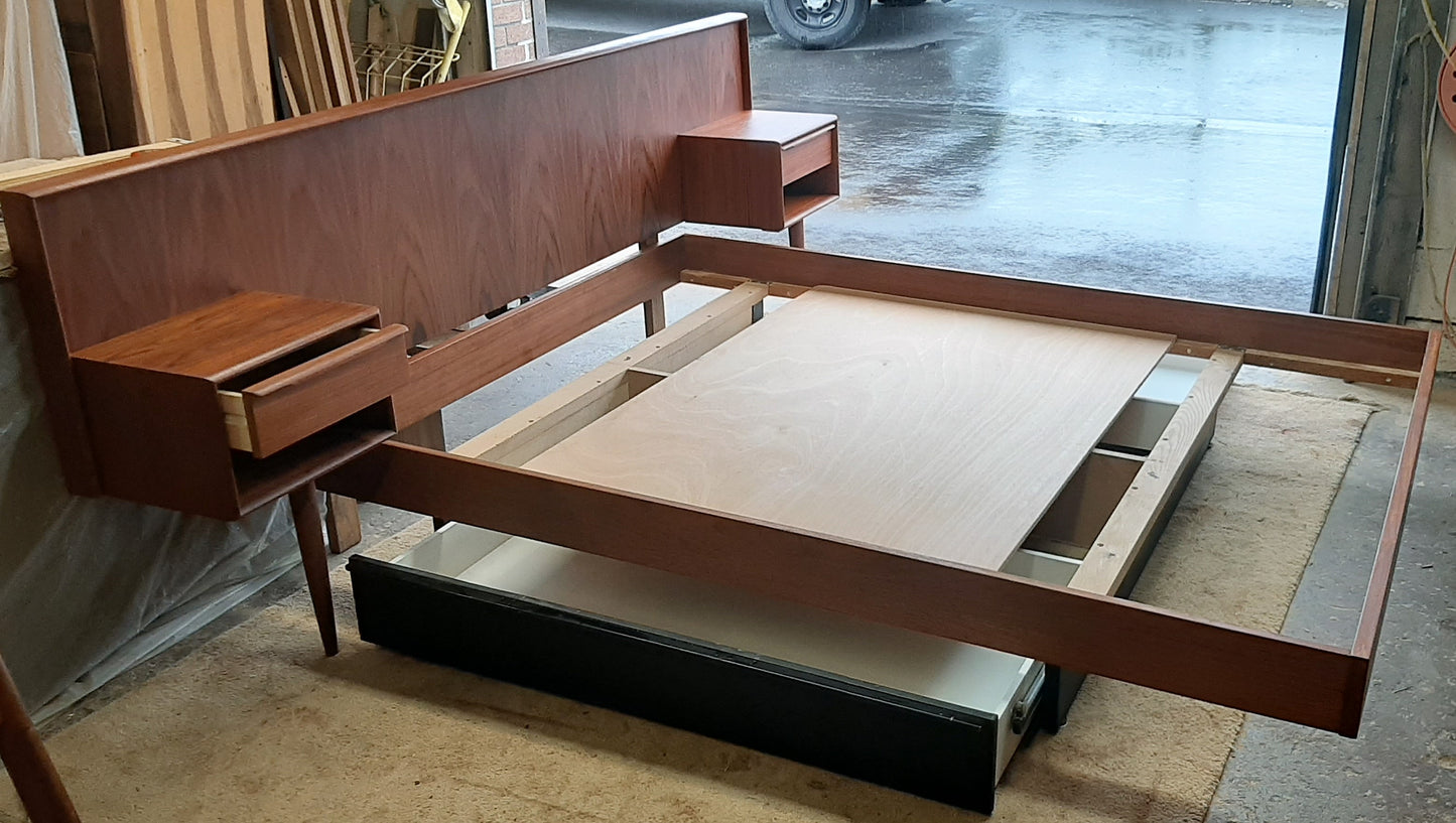 REFINISHED MCM Teak Platform Bed w floating nightstands & 2 storage drawers Queen, PERFECT - Mid Century Modern Toronto