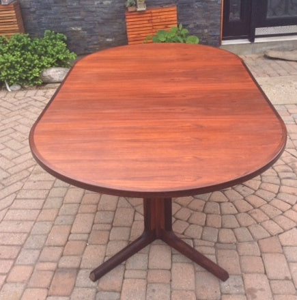 REFINISHED Danish MCM Rosewood Table Round to Oval w 2 Leaves 48"-86.5" - Mid Century Modern Toronto