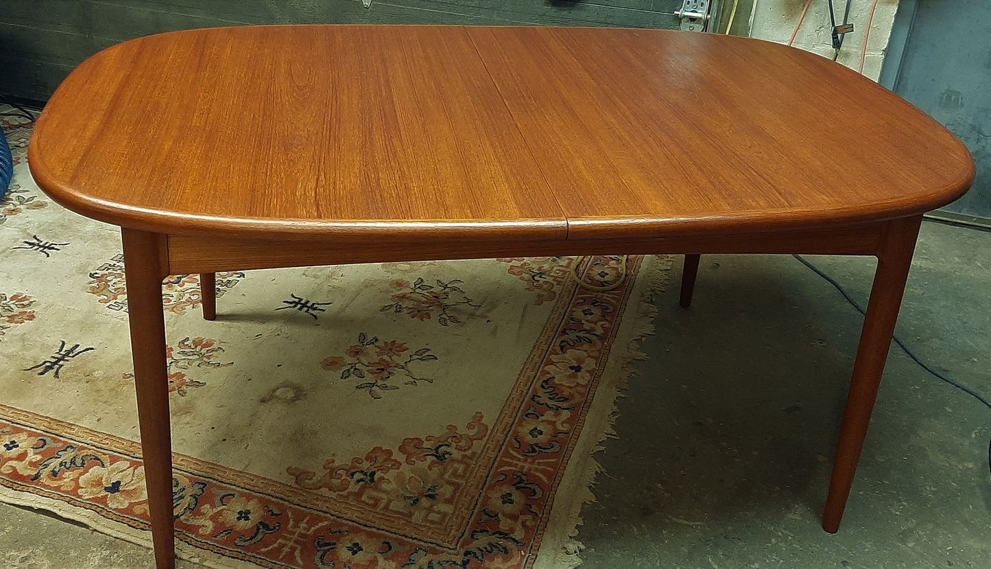 REFINISHED Danish MCM Teak Table Oval w 2 leaves 63"-99" & 4 Chairs by Arne Wahl-Iversen PERFECT - Mid Century Modern Toronto