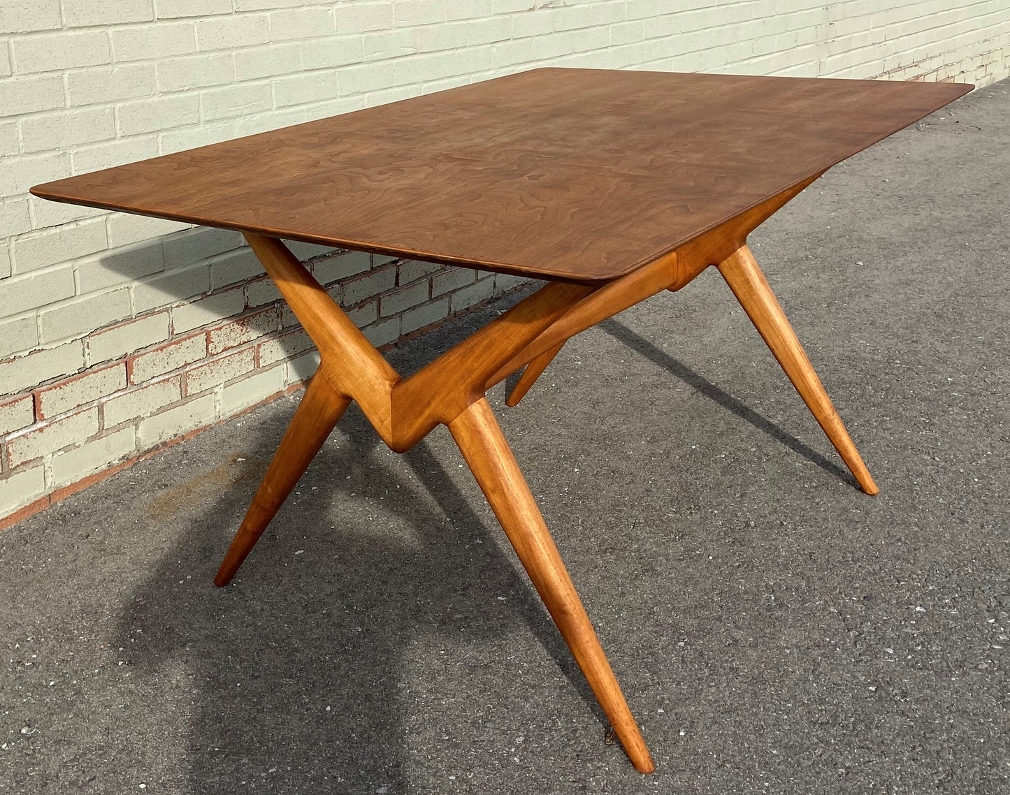 REFINISHED Mid Century Modern walnut dining table by Lorenzo Rutili, Perfect