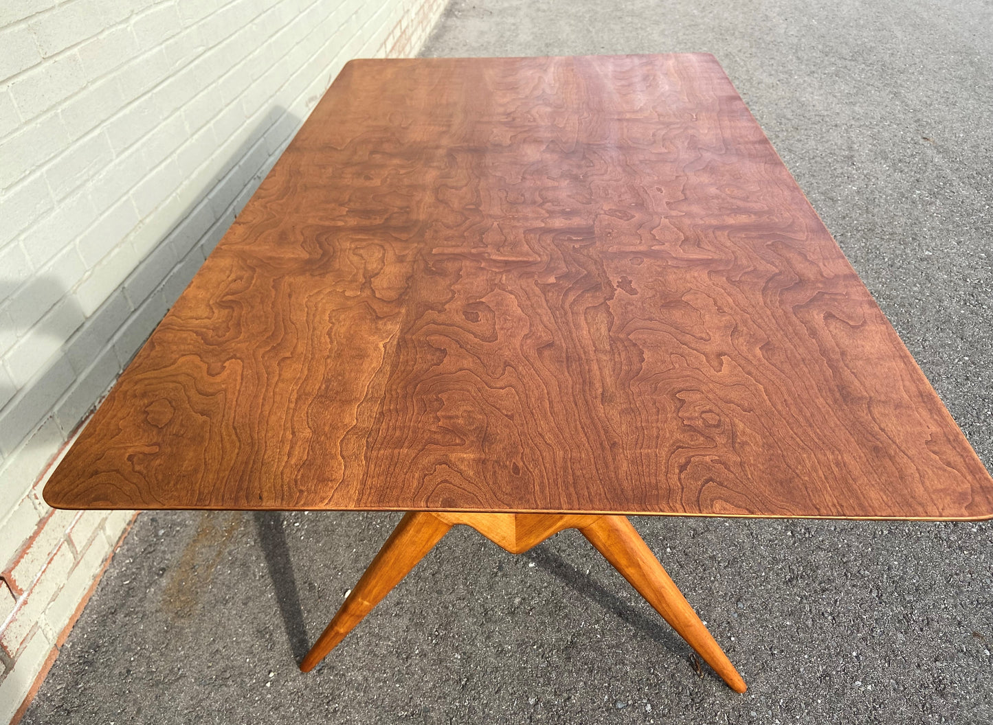 REFINISHED Mid Century Modern walnut dining table by Lorenzo Rutili, Perfect