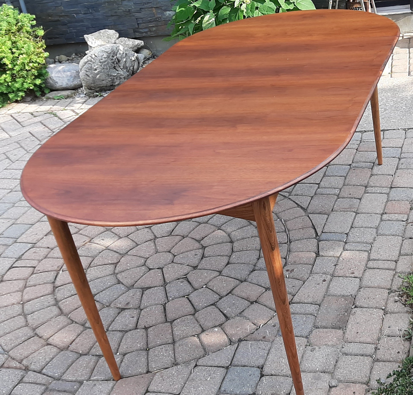 REFINISHED MCM Walnut Dining Table Round to Oval w 2 leaves by Deilcraft, PERFECT, 40"-76"