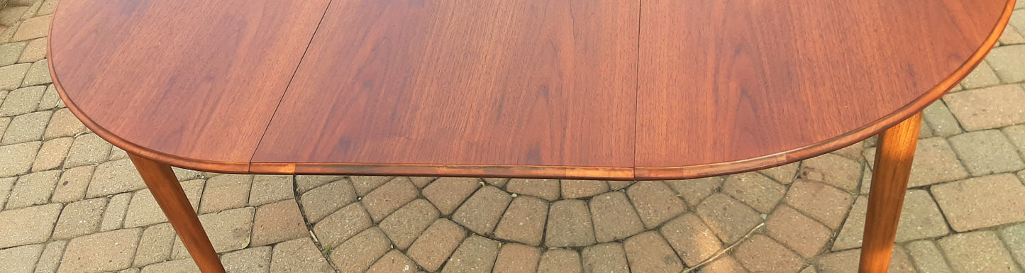 REFINISHED MCM Walnut Dining Table Round to Oval w 2 leaves by Deilcraft, PERFECT, 40"-76"