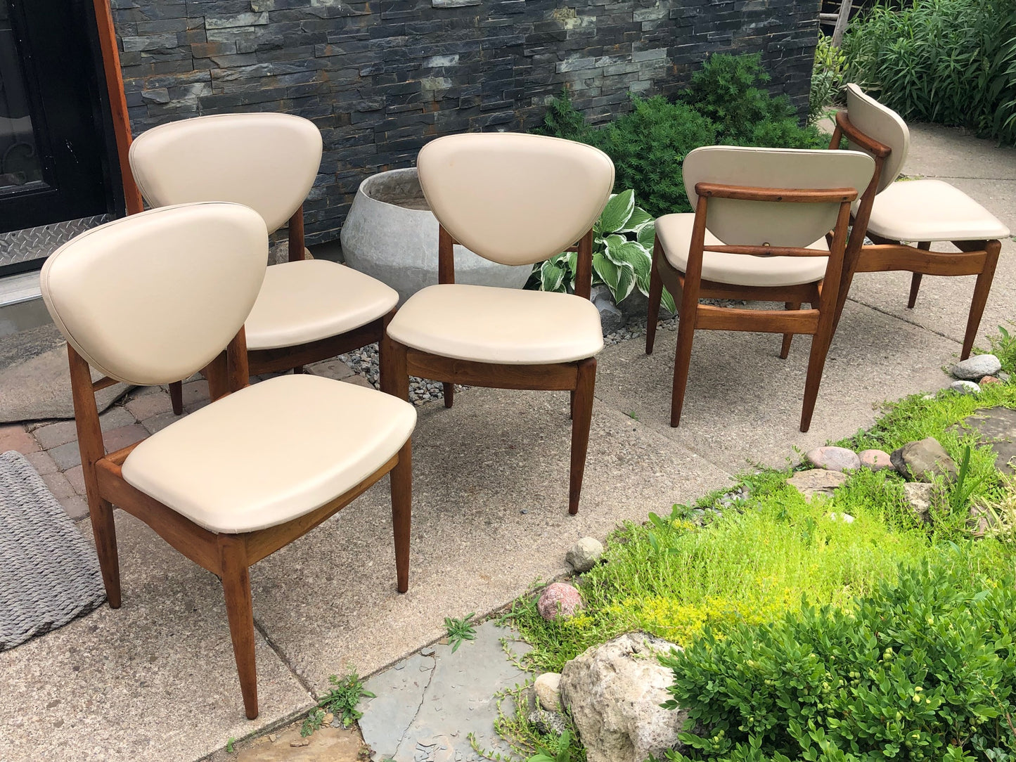 6 Finn Juhl for John Stuart MCM Sculpted Walnut Chairs, each $299, great vintage condition - Mid Century Modern Toronto