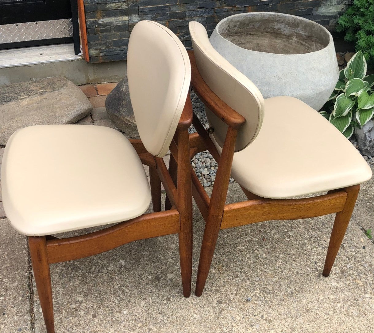 6 Finn Juhl for John Stuart MCM Sculpted Walnut Chairs, each $299, great vintage condition - Mid Century Modern Toronto