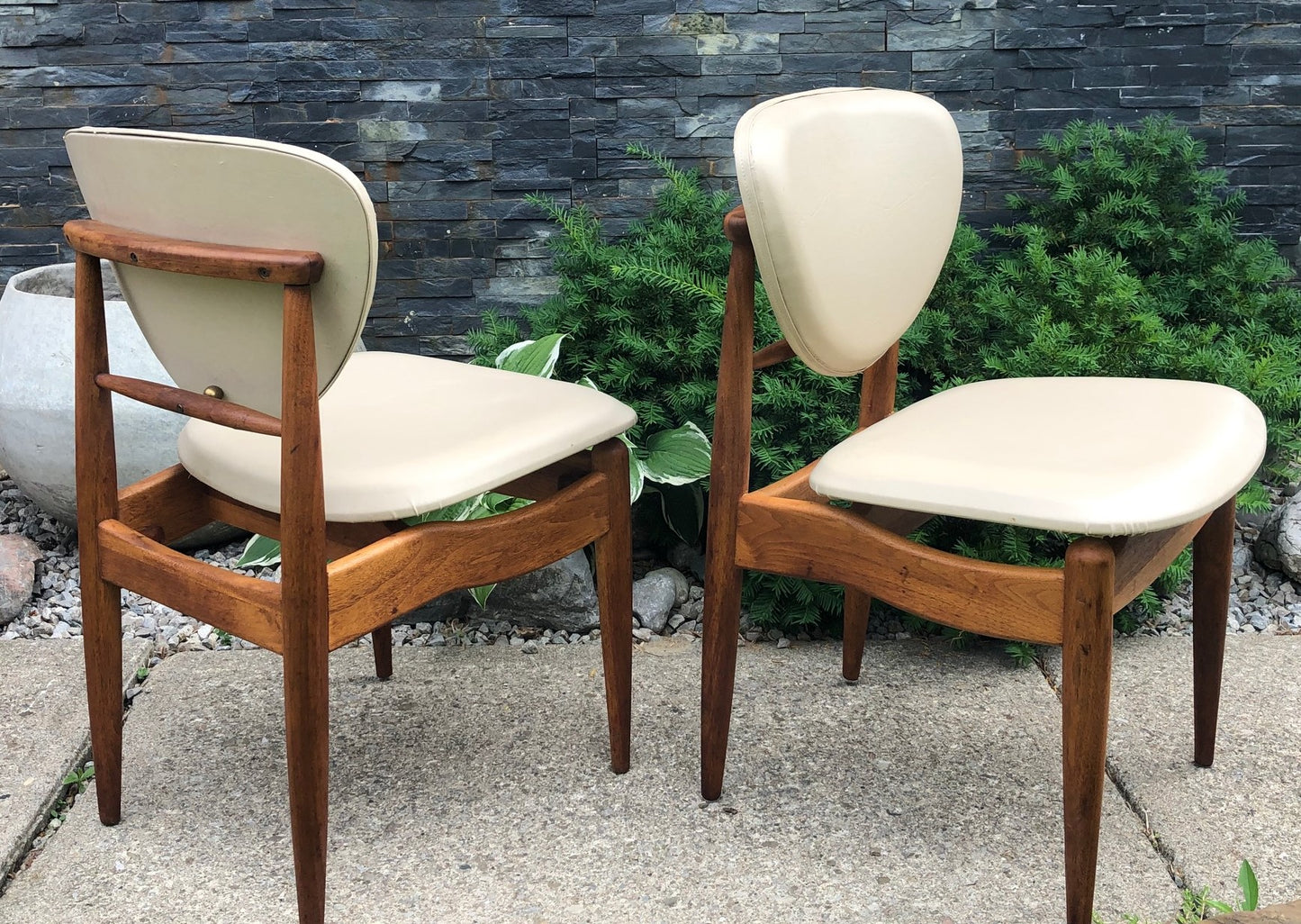 6 Finn Juhl for John Stuart MCM Sculpted Walnut Chairs, each $299, great vintage condition - Mid Century Modern Toronto