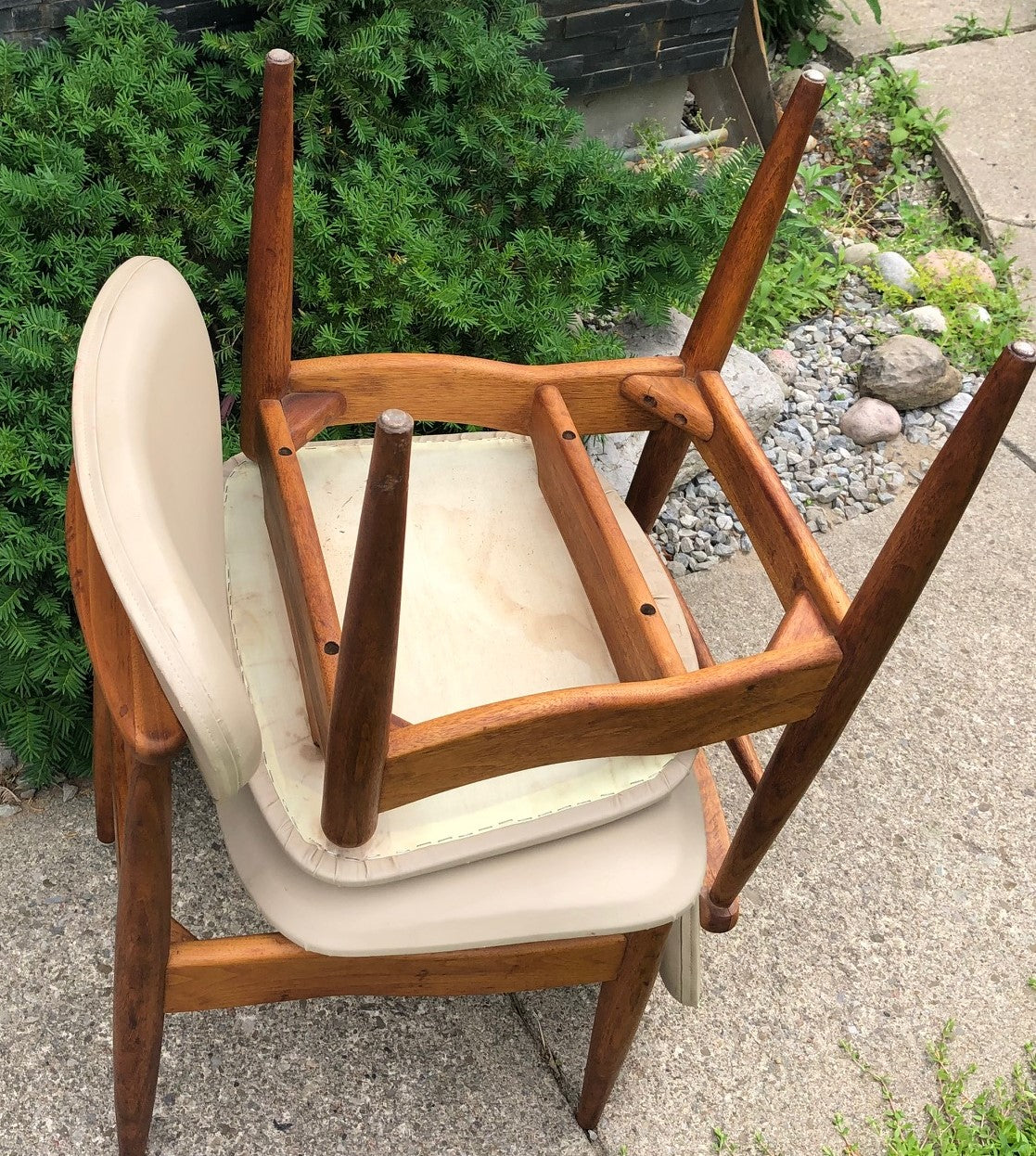 6 Finn Juhl for John Stuart MCM Sculpted Walnut Chairs, each $299, great vintage condition - Mid Century Modern Toronto
