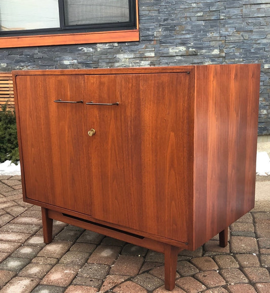 REFINISHED MCM Walnut Cabinet by Jens Risom, commercial quality 3 ft, PERFECT - Mid Century Modern Toronto