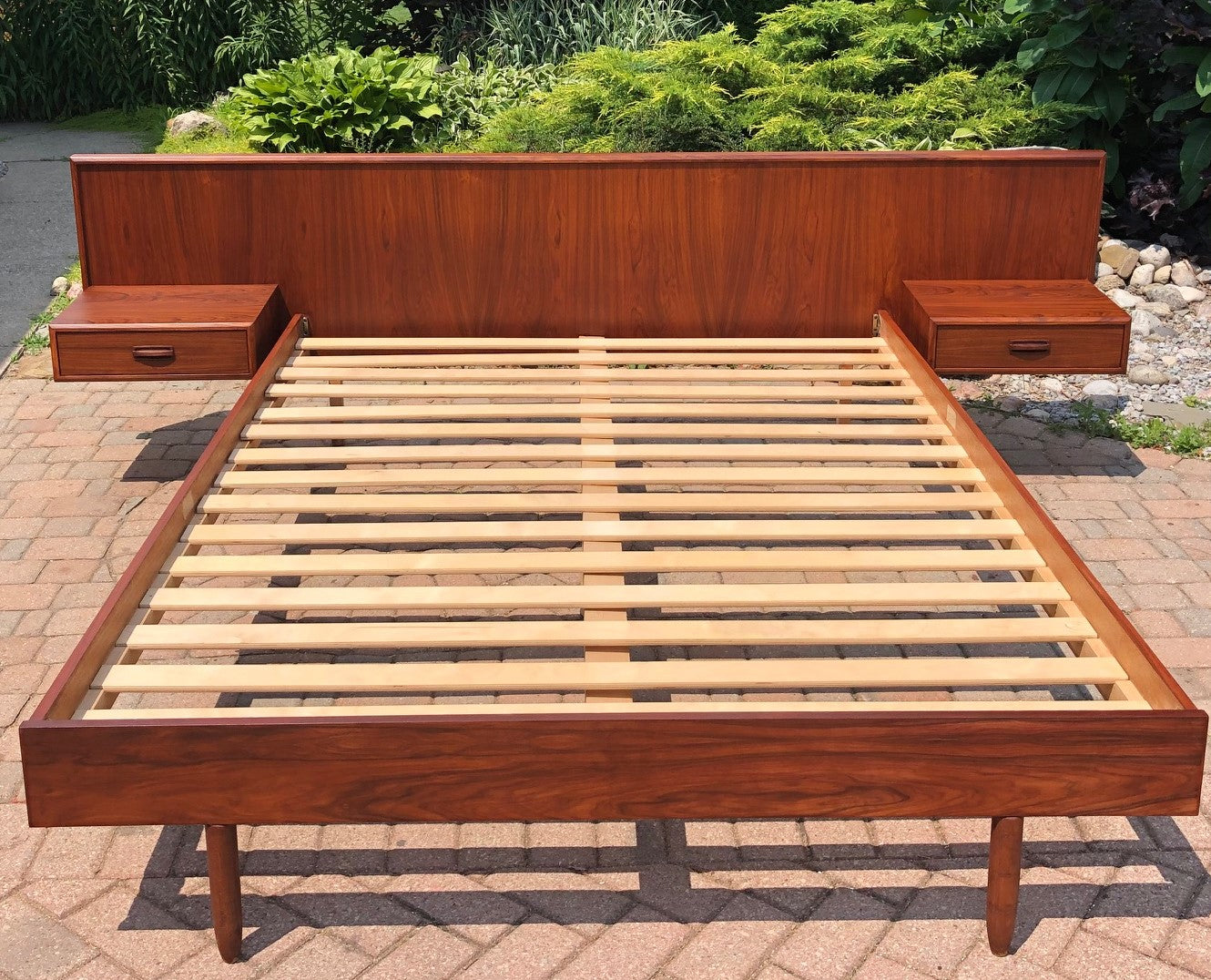 REFINISHED MCM Rosewood Bedroom set: Long dresser, tall dresser & platform bed w floating nightstands Queen, PERFECT - Mid Century Modern Toronto