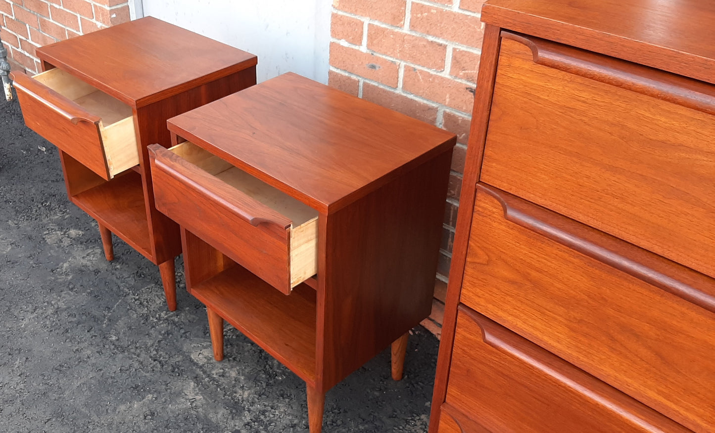 REFINISHED Compact MCM Walnut Bedroom Set: Dresser 9 Drawers, Tallboy, 2 Nightstands PERFECT - Mid Century Modern Toronto
