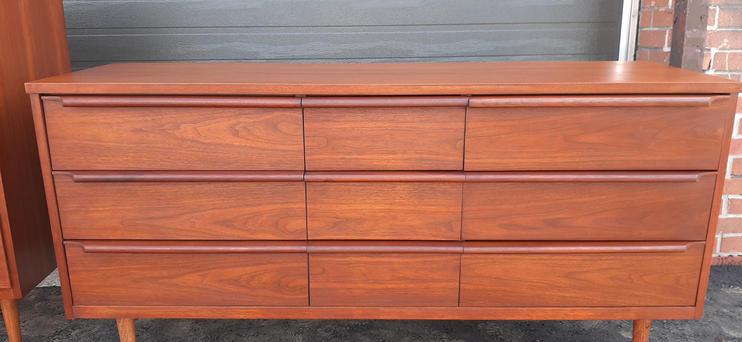 REFINISHED Compact MCM Walnut Bedroom Set: Dresser 9 Drawers, Tallboy, 2 Nightstands PERFECT - Mid Century Modern Toronto