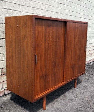 REFINISHED MCM Walnut Sideboard TV Media Record Console 37.5” PERFECT, narrow - Mid Century Modern Toronto