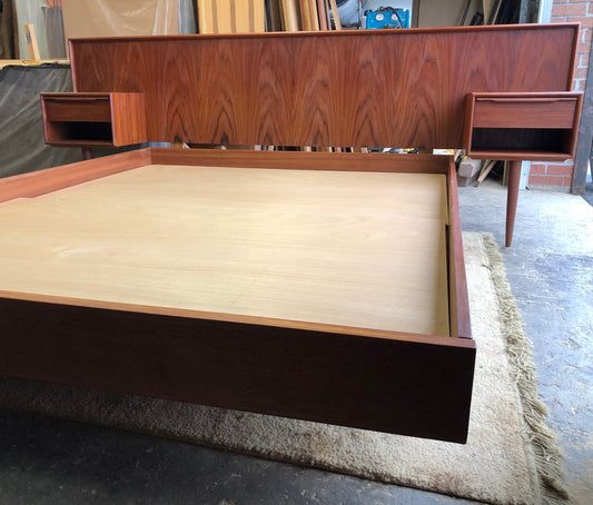 REFINISHED MCM Teak Platform Bed w floating nightstands & 2 storage drawers Queen, PERFECT - Mid Century Modern Toronto