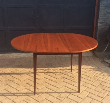 Small REFINISHED MCM Teak Table Round to Oval w 1 Leaf 40"-52" - Mid Century Modern Toronto