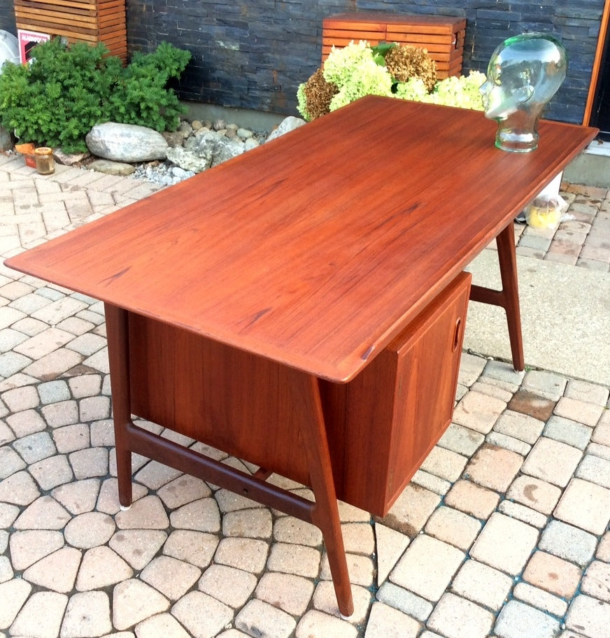Mid Century Modern Teak Desk by Arne Vodder and Anton Borg for Vamo in perfect condition - Mid Century Modern Toronto