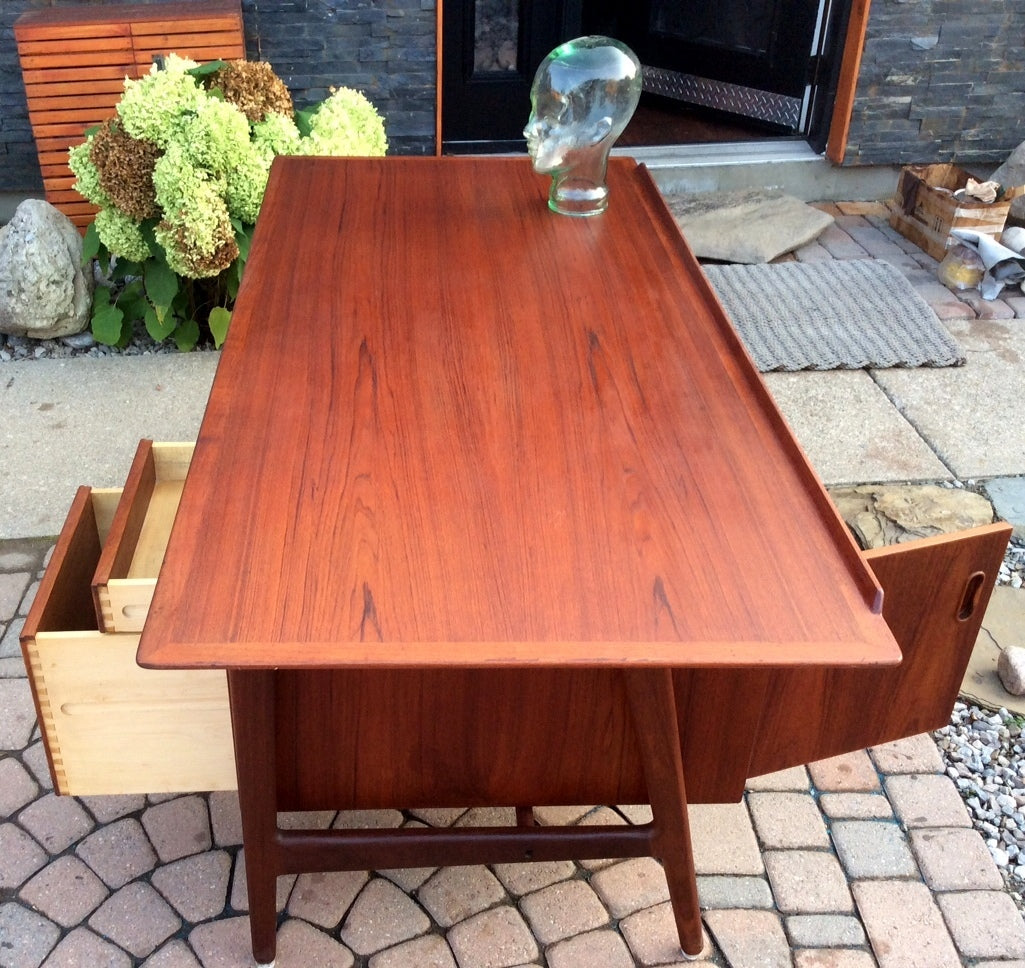 Mid Century Modern Teak Desk by Arne Vodder and Anton Borg for Vamo in perfect condition - Mid Century Modern Toronto