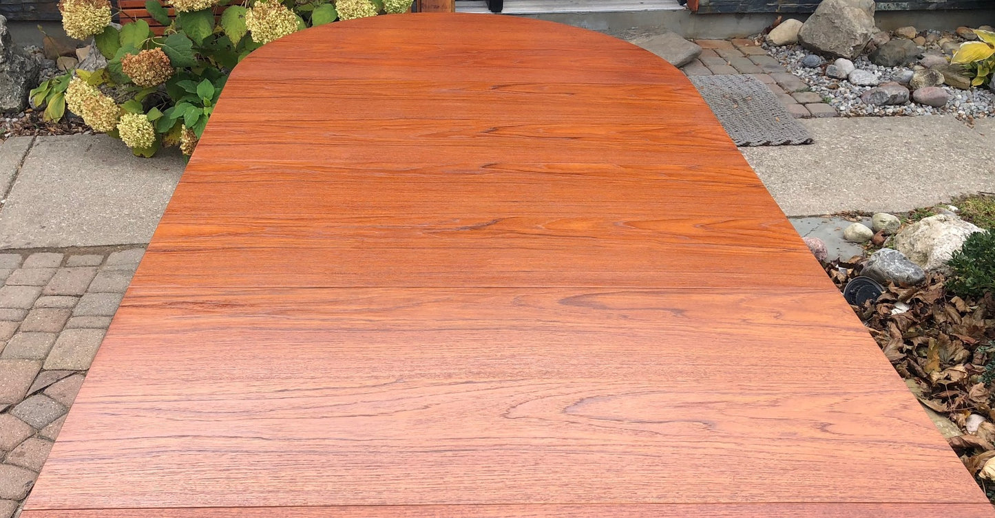 REFINISHED MCM Round to Oval Teak Table w 3 Leaves 41.5"-93" perfect - Mid Century Modern Toronto