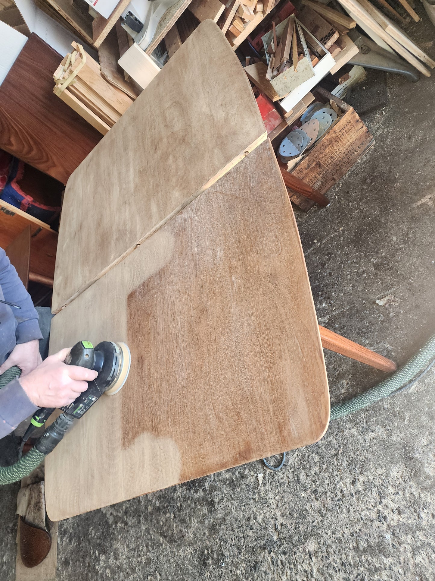 REFINISHED Mid Century Modern Walnut Table w 1 Leaf and 6 Chairs, Børge Mogensen style