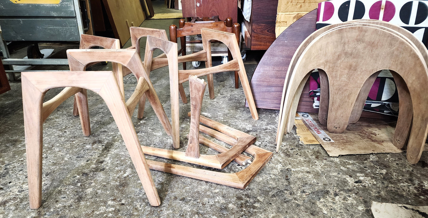 REFINISHED Mid Century Modern Walnut Table w 1 Leaf and 6 Chairs, Børge Mogensen style