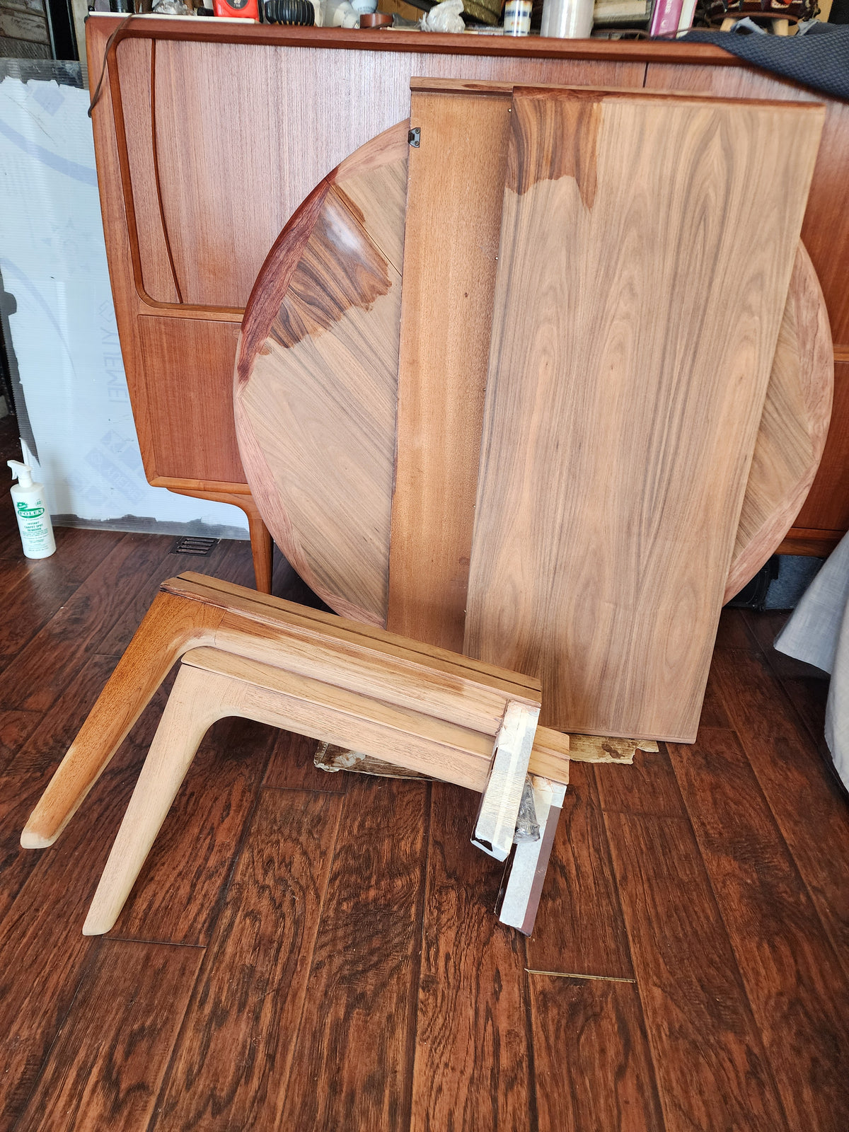 REFINISHED Danish MCM Rosewood Table Round w 2 Leaves by Dyrlund, 47