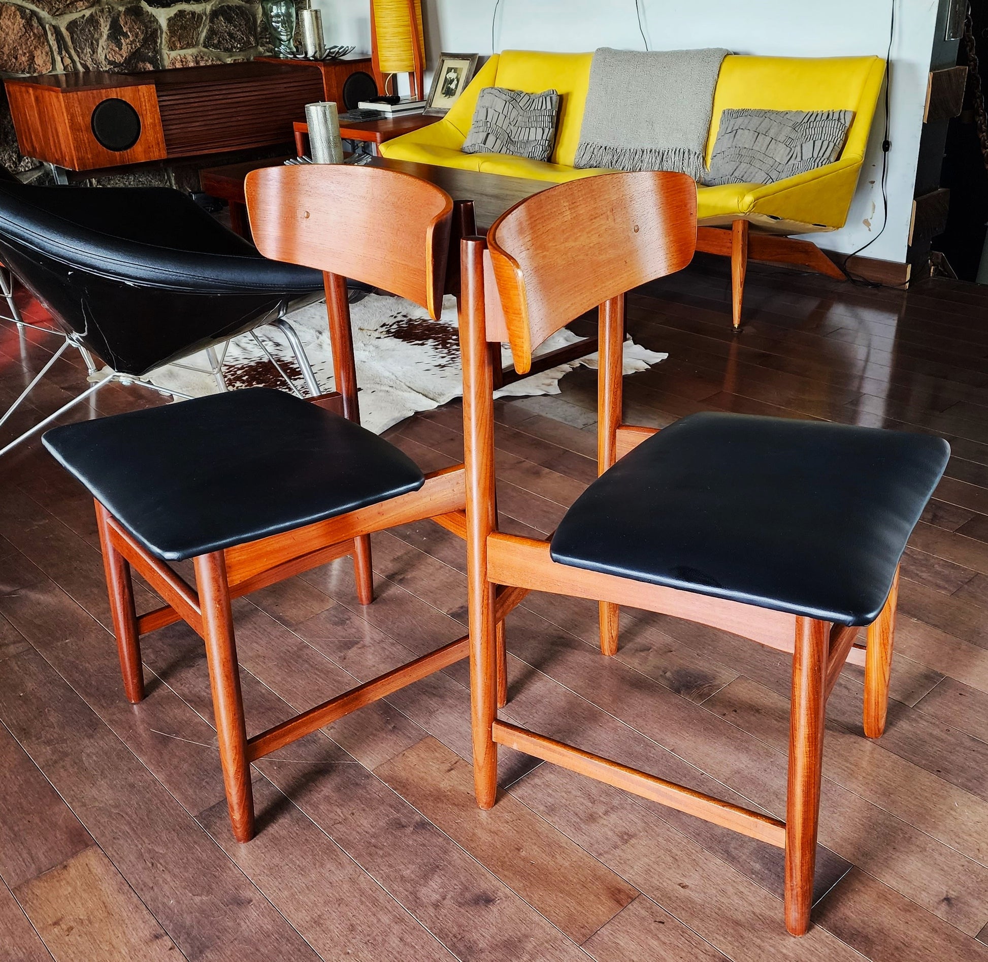 2 Mid Century Modern Teak Chairs Mint, $50 each - Mid Century Modern Toronto