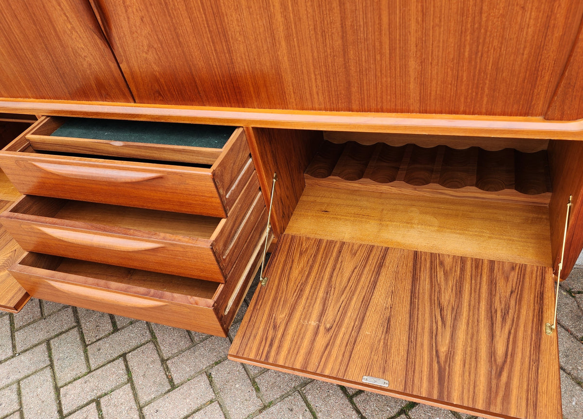 Danish Mid Century Modern Teak Tambour Highboard by Johannes Andersen, model U-18, 78.5