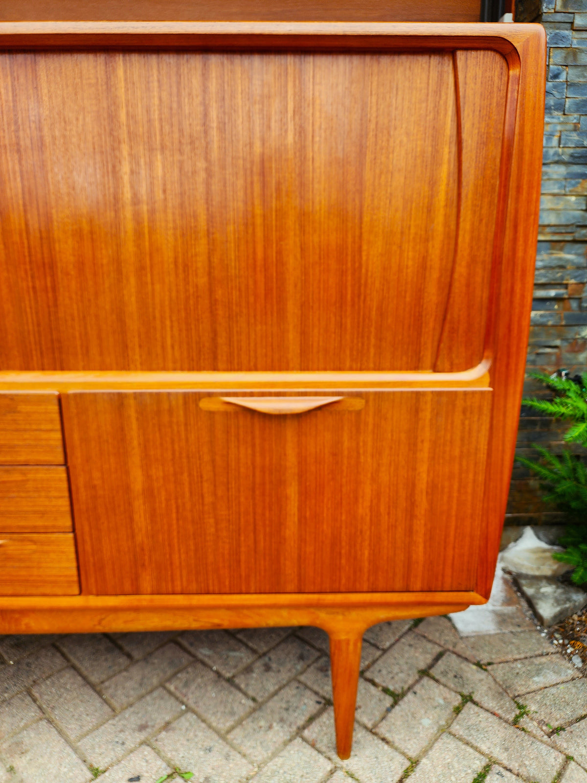 Danish Mid Century Modern Teak Tambour Highboard by Johannes Andersen, model U-18, 78.5