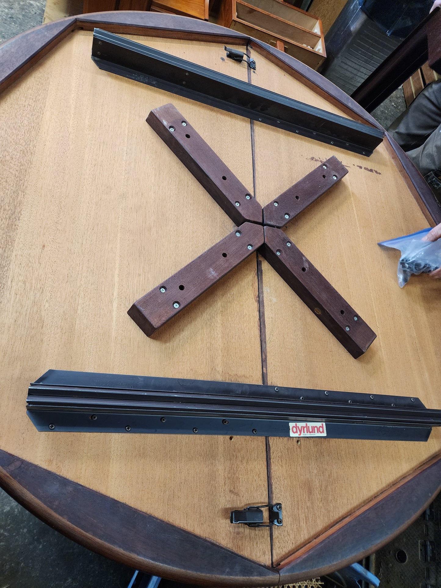 REFINISHED Danish MCM Rosewood Table Round w 2 Leaves by Dyrlund, 47"-86"