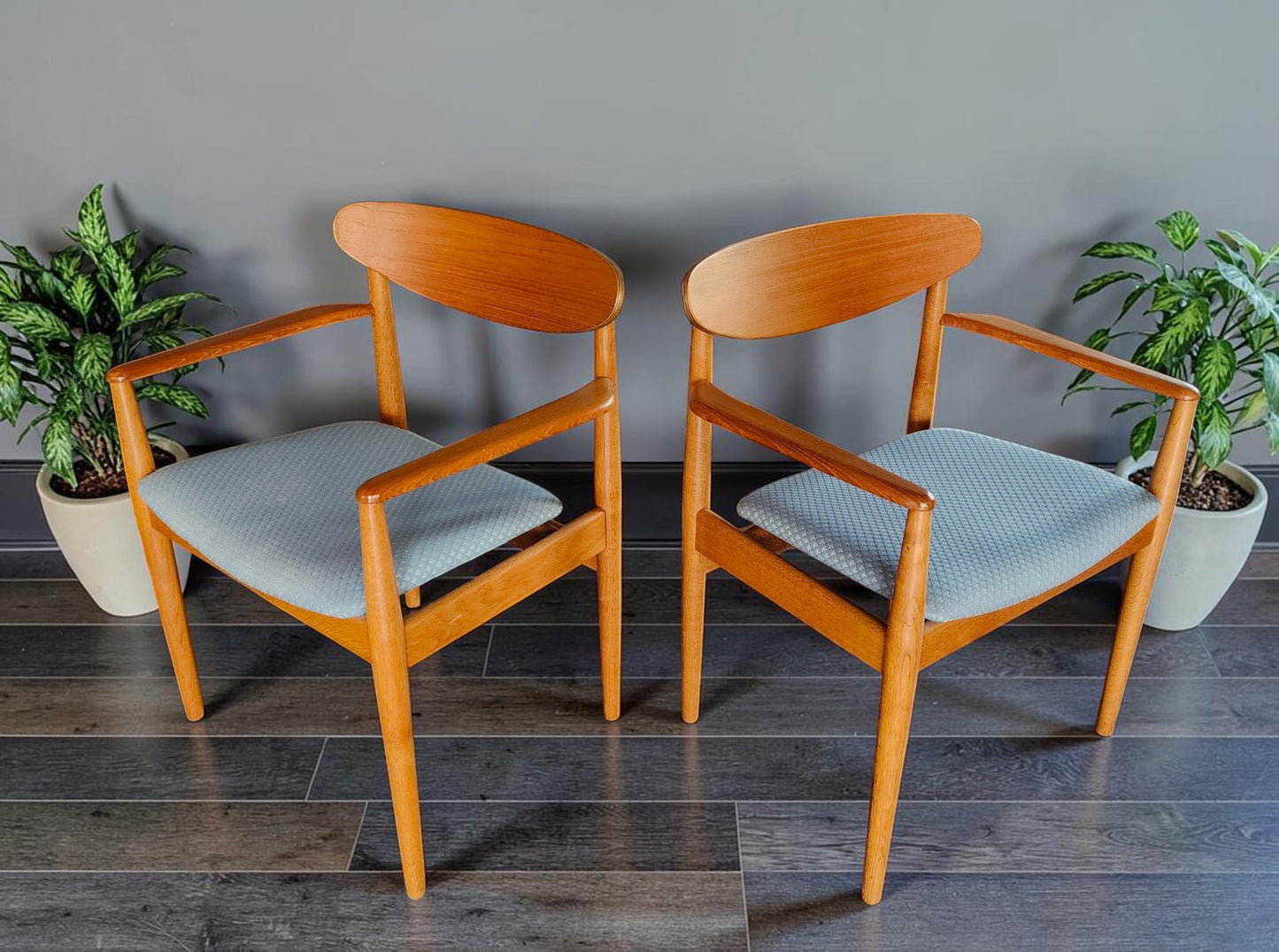 REFINISHED Danish Mid Century Modern Teak & Oak Table w 2 Leaves & 6 Chairs